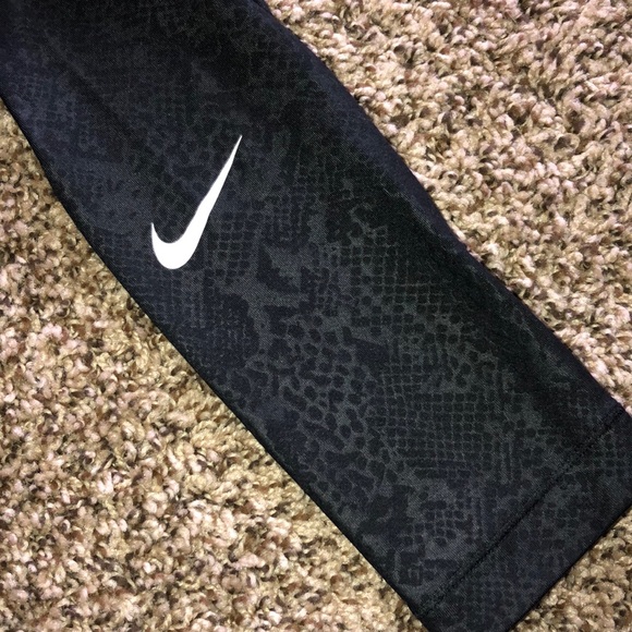 small nike pro leggings - Picture 3 of 4
